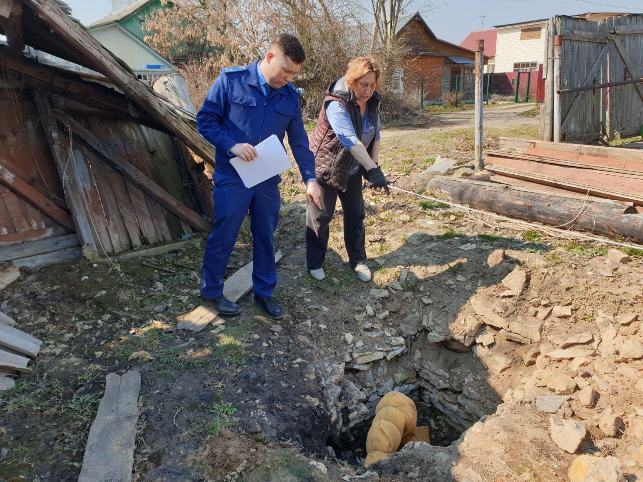 В Плавске прорванная труба затопила подвал дома и двор | 15.04.2023 |  Происшествия | Центр71 - все новости Тулы