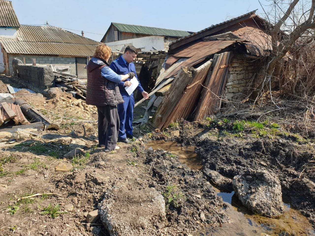 В Плавске прорванная труба затопила подвал дома и двор | 15.04.2023 |  Происшествия | Центр71 - все новости Тулы