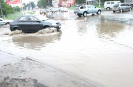 В Туле устраняют потопы на дорогах